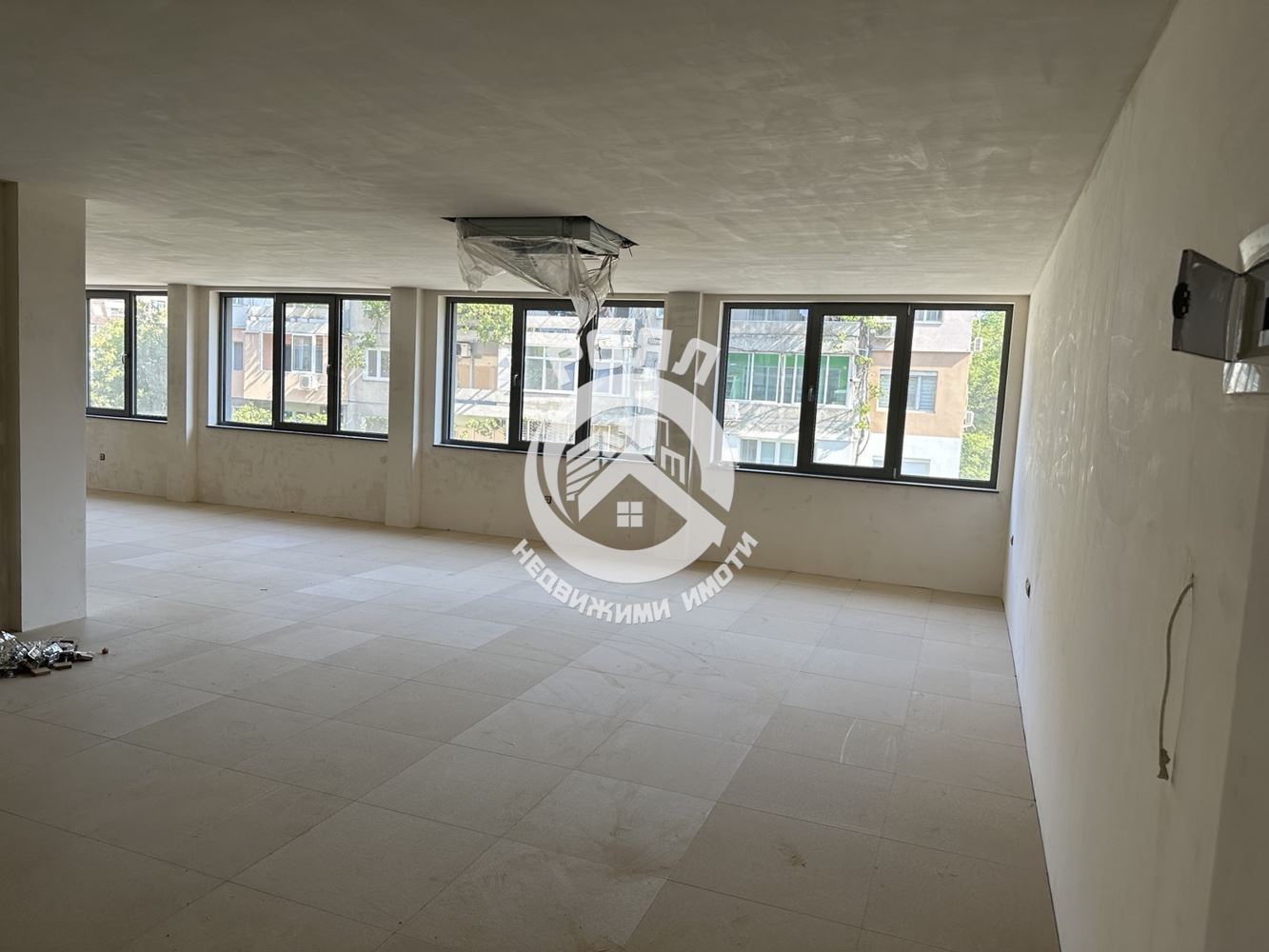 Роял имоти отдава под наем офис в Кючук Париж, Пловдив - 0