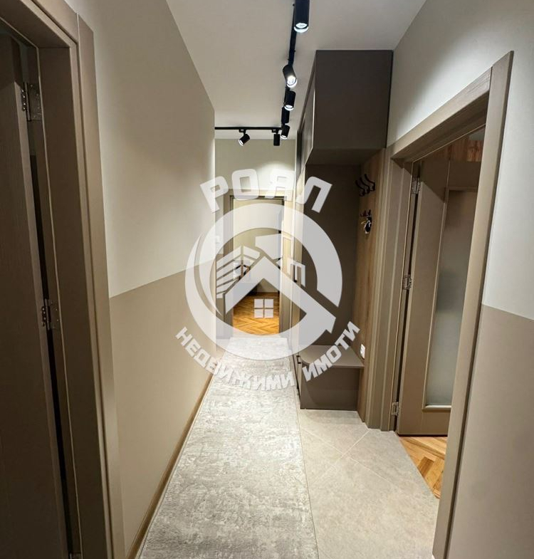 Роял Имоти продава Ексклузивно четиристаен апартамент, Смирненски, Пловдив - 0