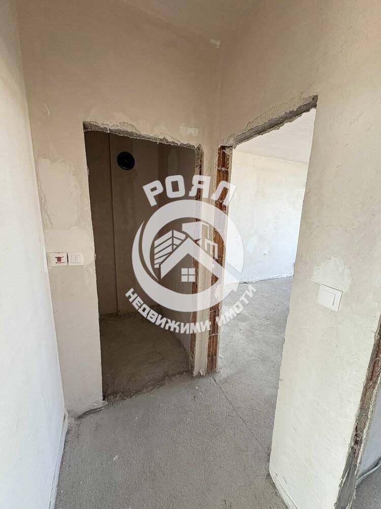 Роял имоти продава тристаен апартамент, Тракия, Пловдив - 0