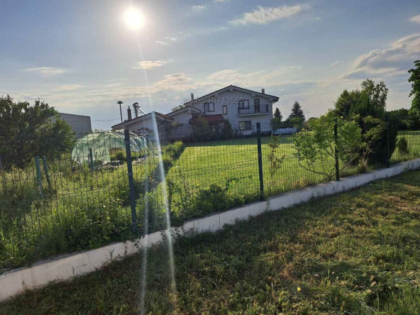 Роял Имоти продава парцел в село Златитрап - 0