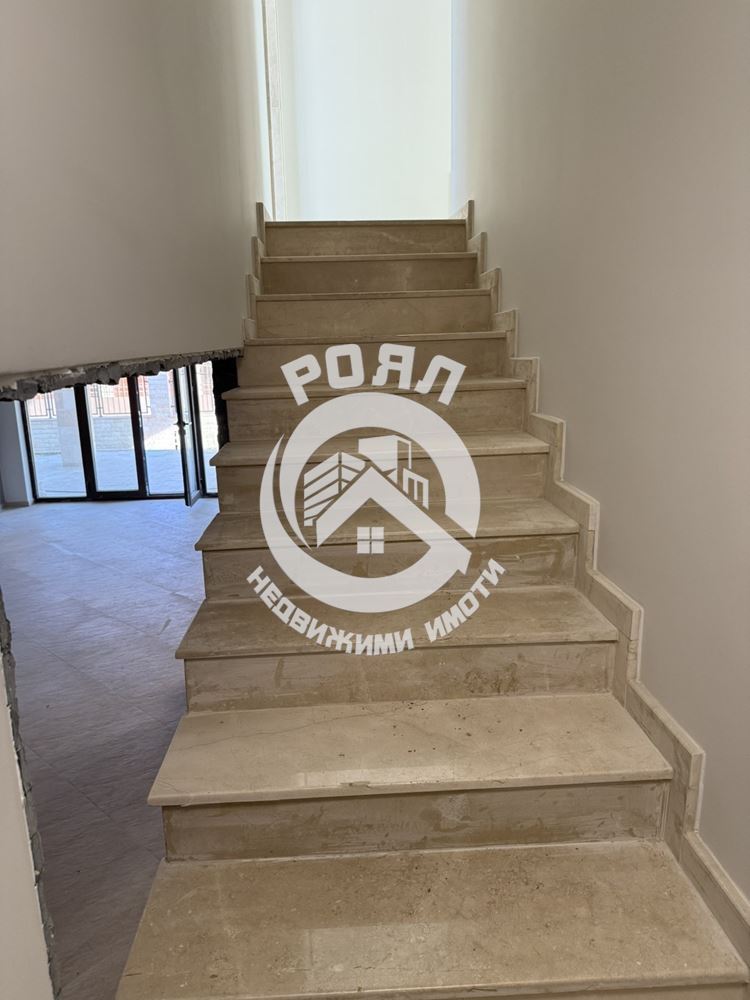 Роял имоти продава къща с панорамна гледка, с.Брестник, Пловдив - 0