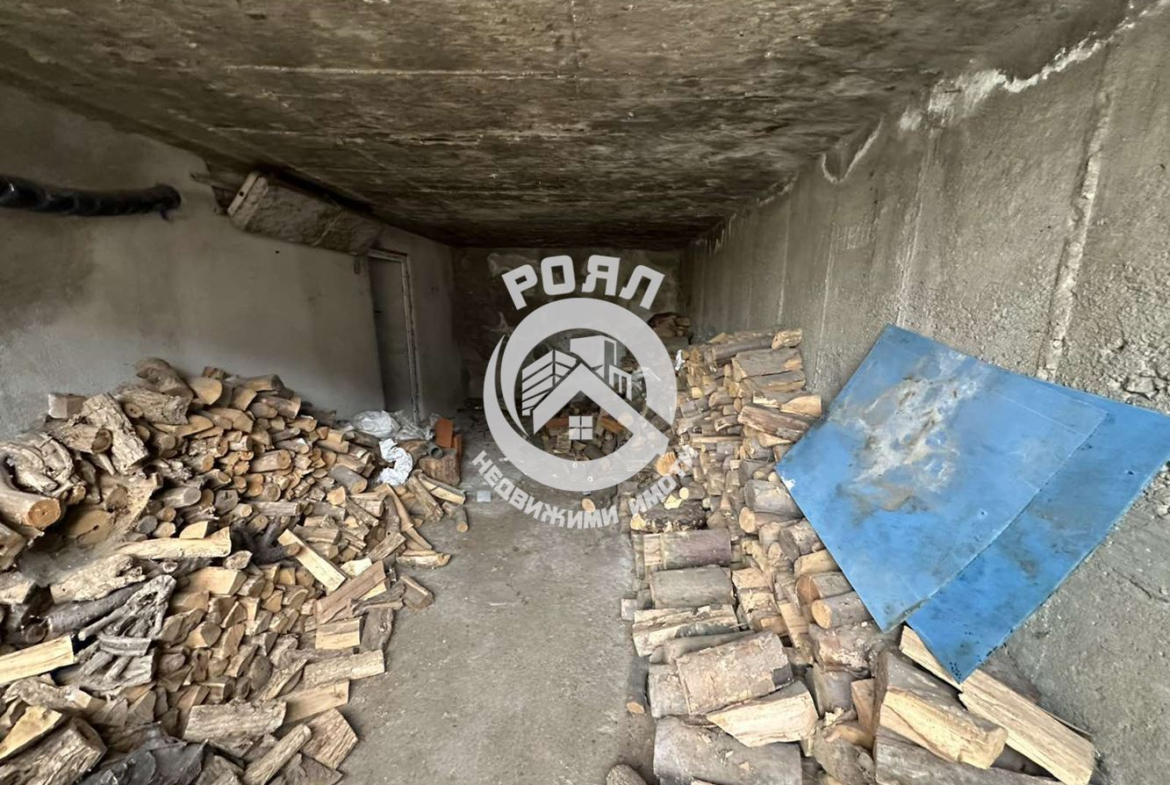 Роял Имоти продава двуетажна къща с двор в гр.Перущица - 0