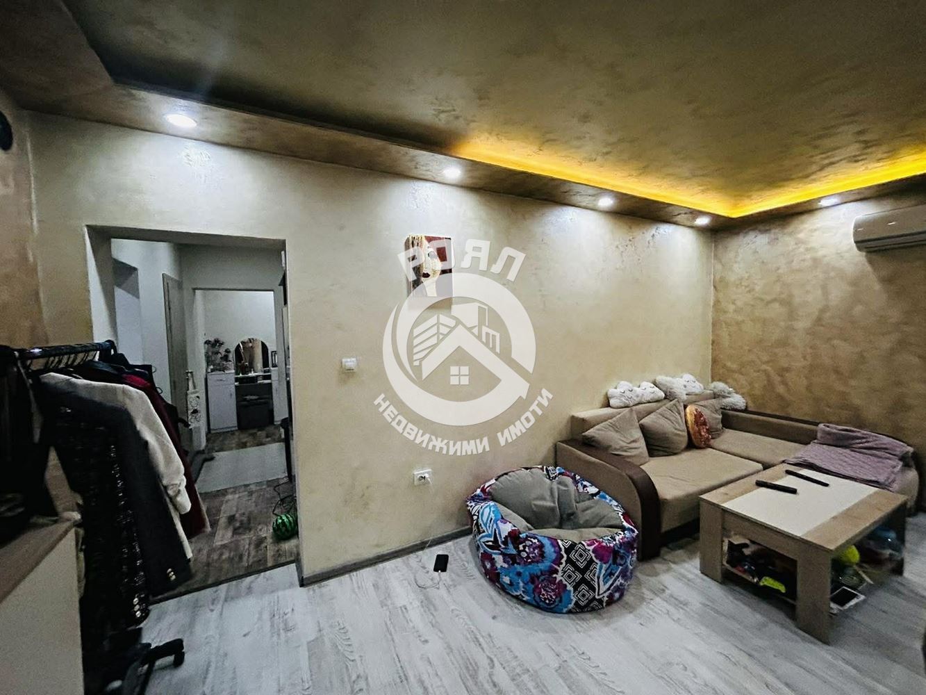 Роял Имоти продава едноетажна къща с двор в гр.Съединение - 0