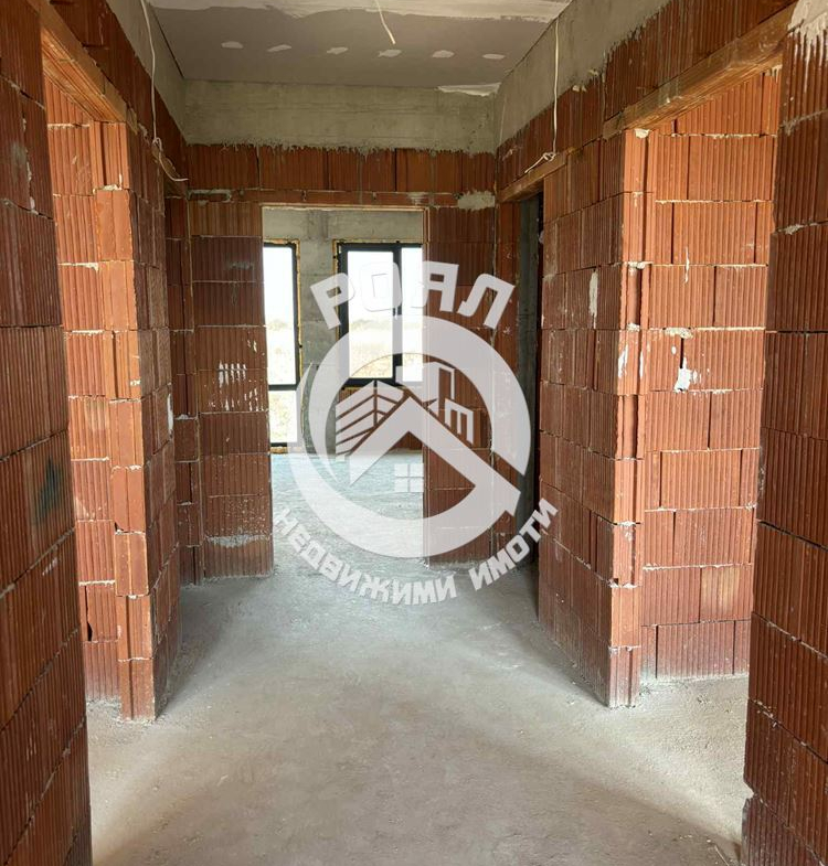 Роял Имоти предлага за продажба едноетажна къща в с. Оризари, област Пловдив - 0