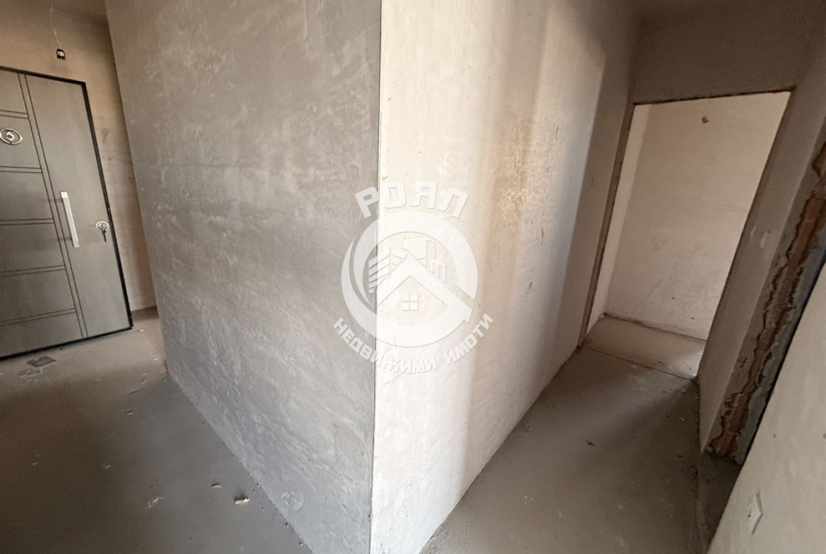 Роял имоти продава Ексклузивно тристаен апартамент, с акт 16, кв.Гагарин, Пловдив - 0