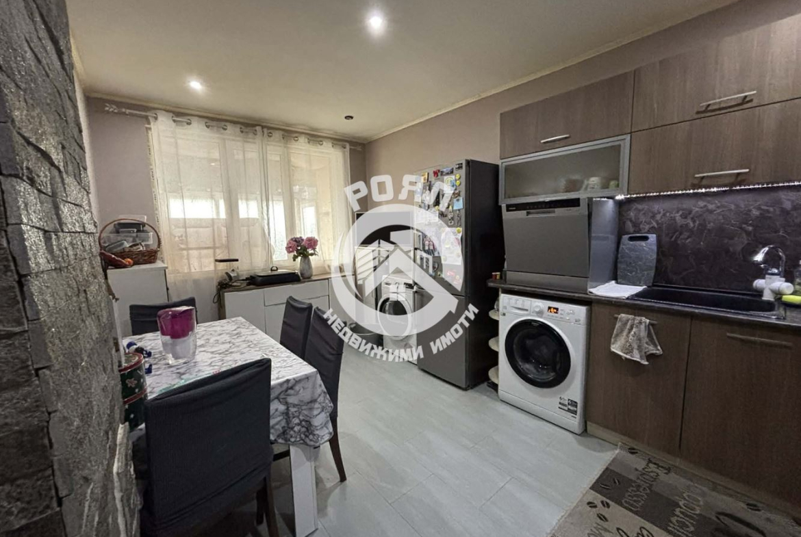 Роял Имоти продава едноетажна къща с двор в гр.Съединение - 0