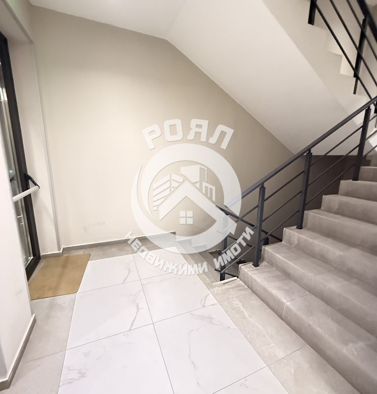 Роял имоти продава обзаведен двустаен апартамент Център, Пловдив - 0