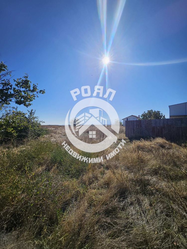 Роял имоти продава УПИ със сгради в с. Цалапица - 0