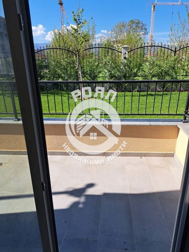 Роял имоти продава двустаен апартамент с веранда в затворен комплекс, гр. Пловдив, р-н Южен - 0