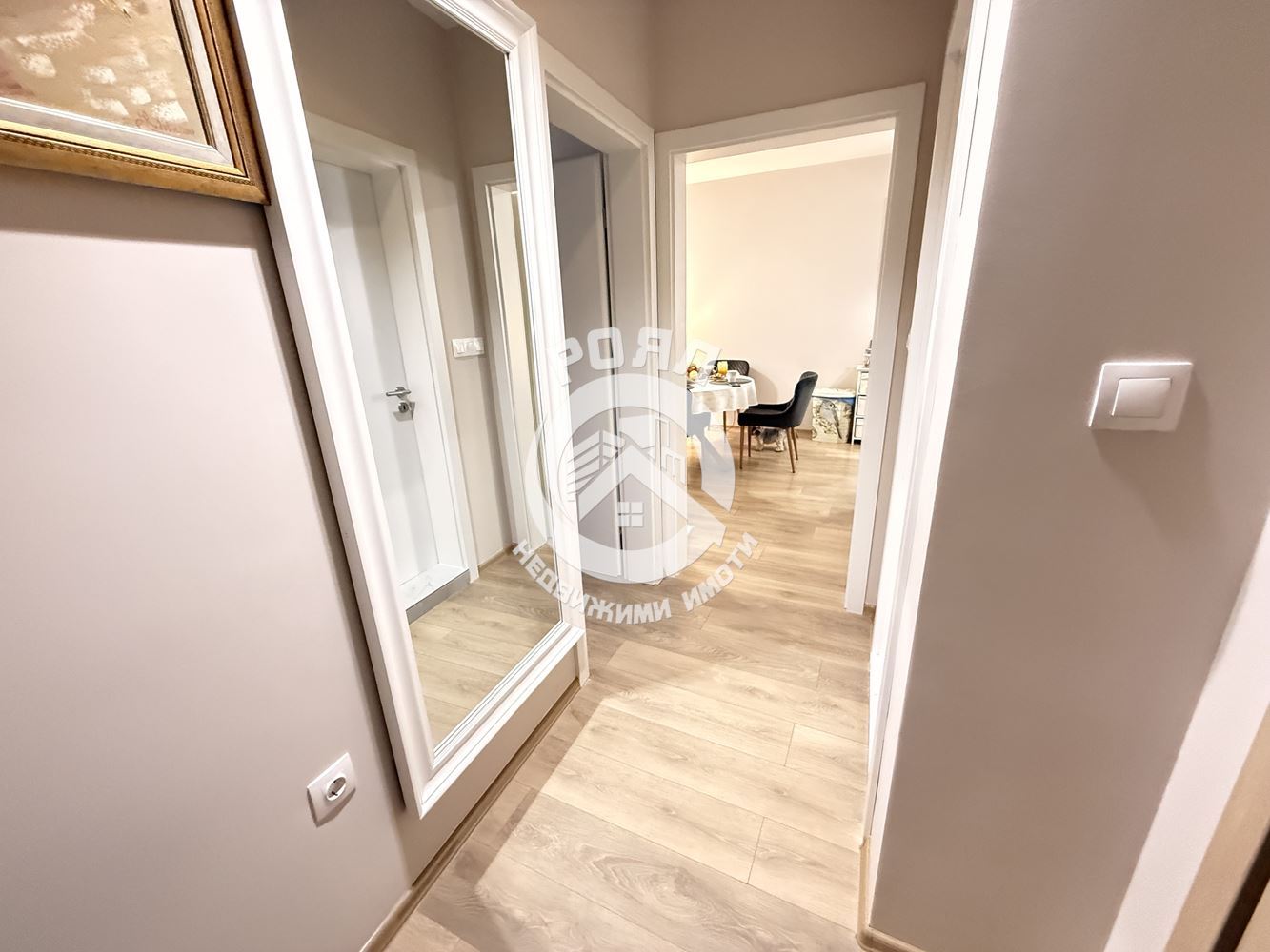 Роял имоти продава обзаведен двустаен апартамент Център, Пловдив - 0