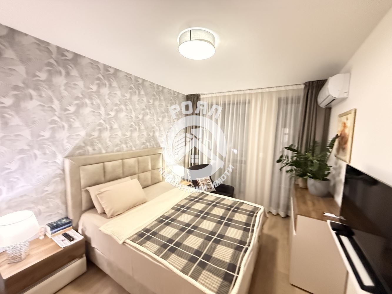 Роял имоти продава обзаведен двустаен апартамент Център, Пловдив - 0