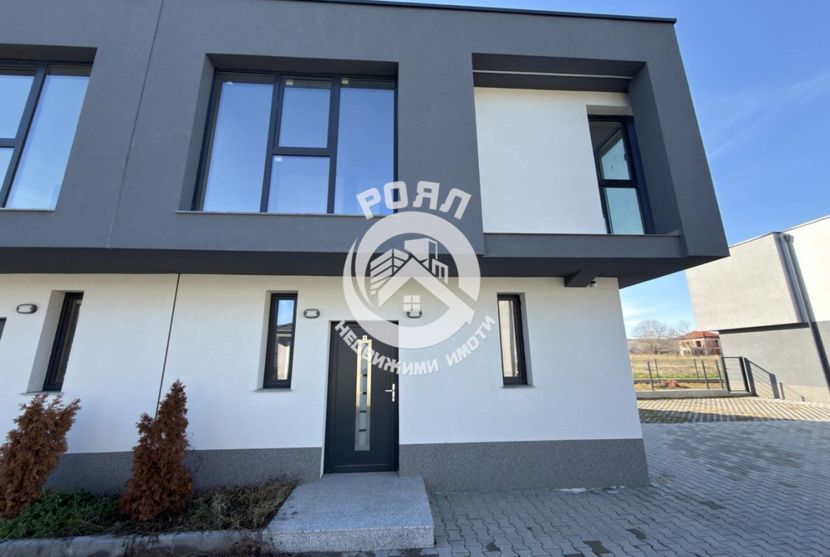 Роял Имоти продава двуетажна къща пред Акт 16 в с. Първенец - 0