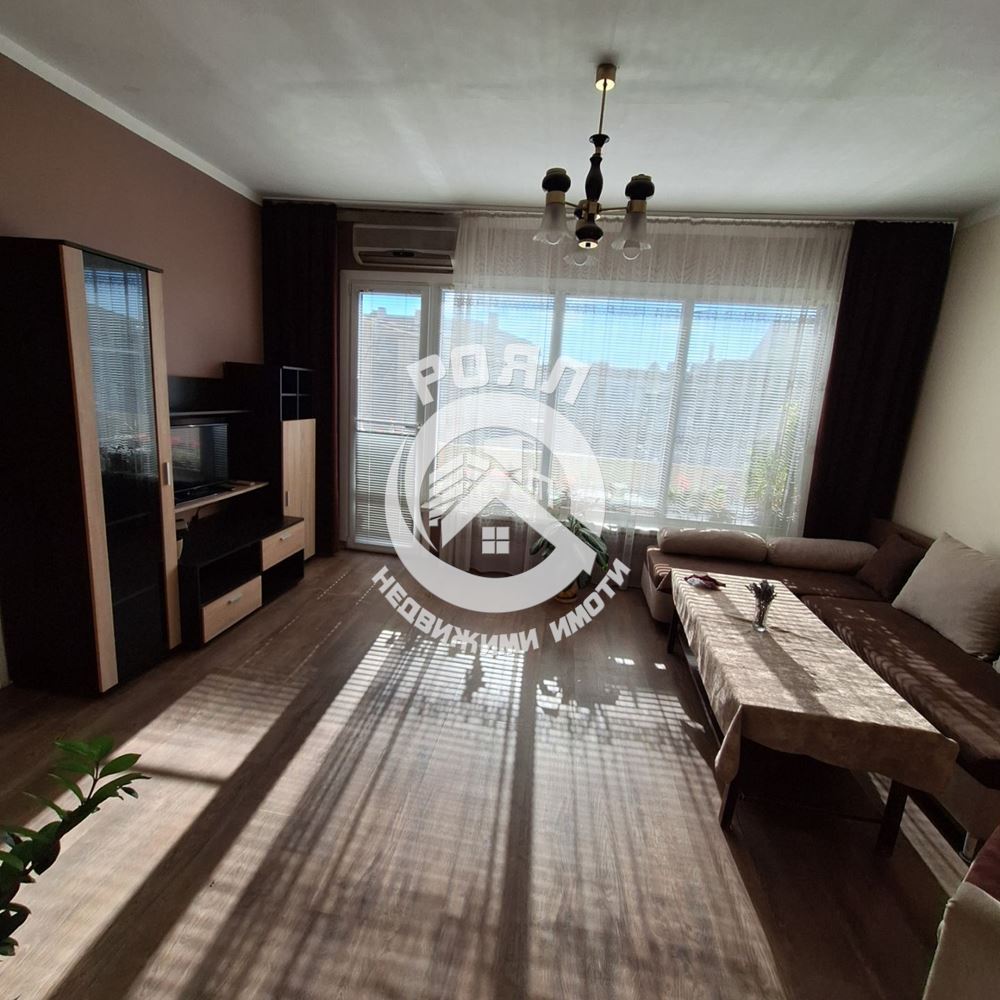 Роял имоти продава двустаен апартамент, три отделни стаи, Кючук Париж, Пловдив - 0