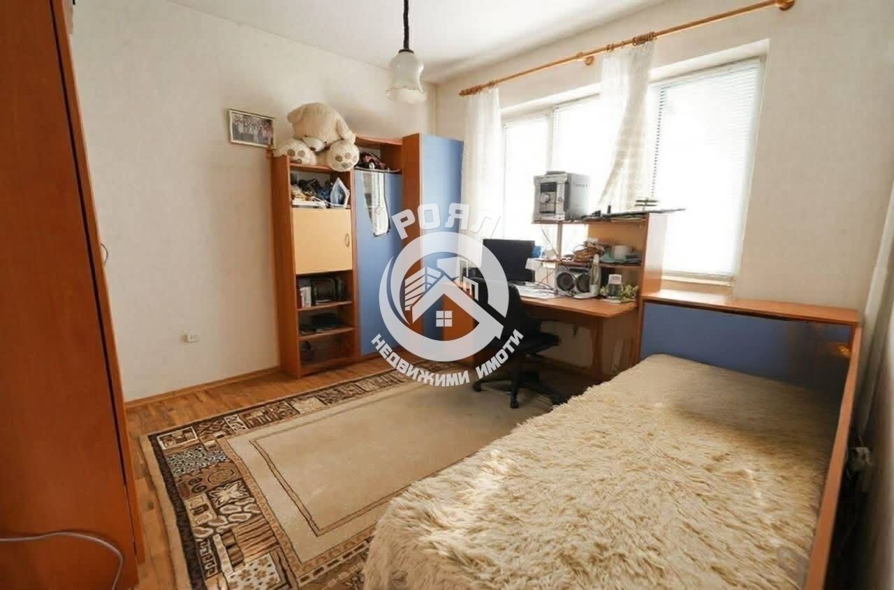 Роял имоти продава многостаен апартамент, Южен, Пловдив - 0