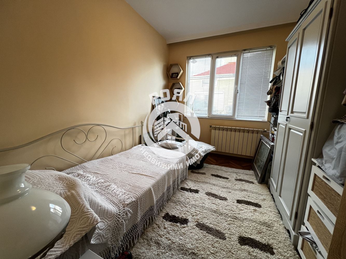 Роял имоти продава етаж от къща + мансарден двустаен апартамент, гараж, Прослав, Пловдив - 0