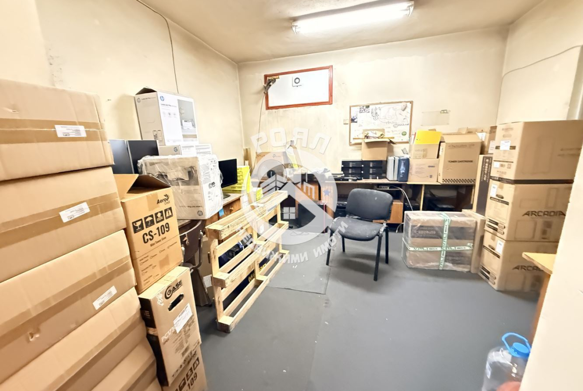 Роял имоти продава магазин на главната гр.Пловдив, Център - 0