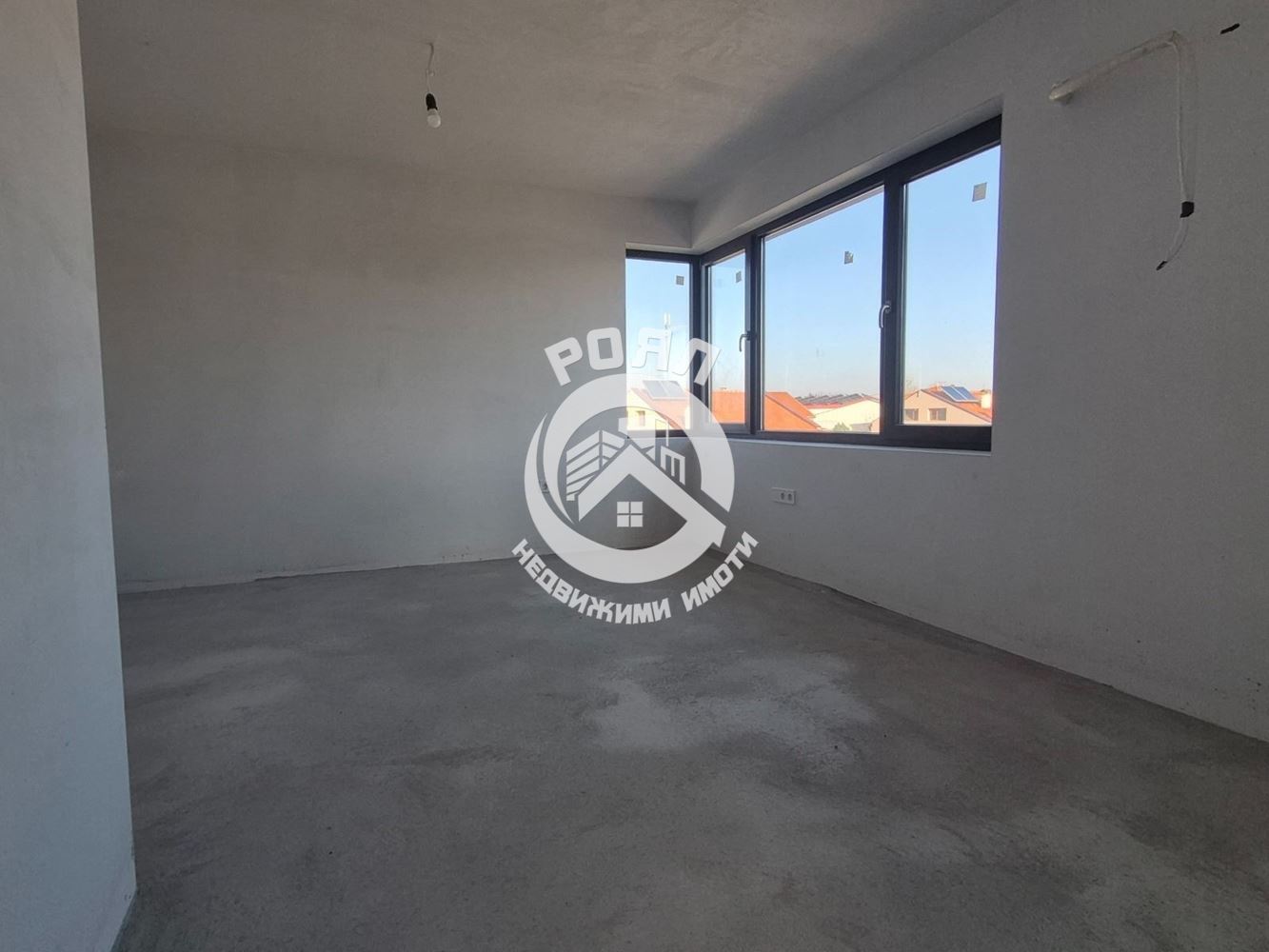 Роял Имоти предлага за продажба двуетажна къща в с.Златитрап - 0