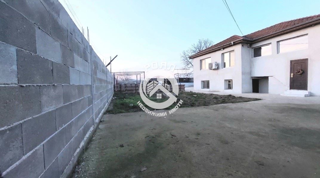 Роял Имоти продава самостоятелна къща в с.Цалапица - 0