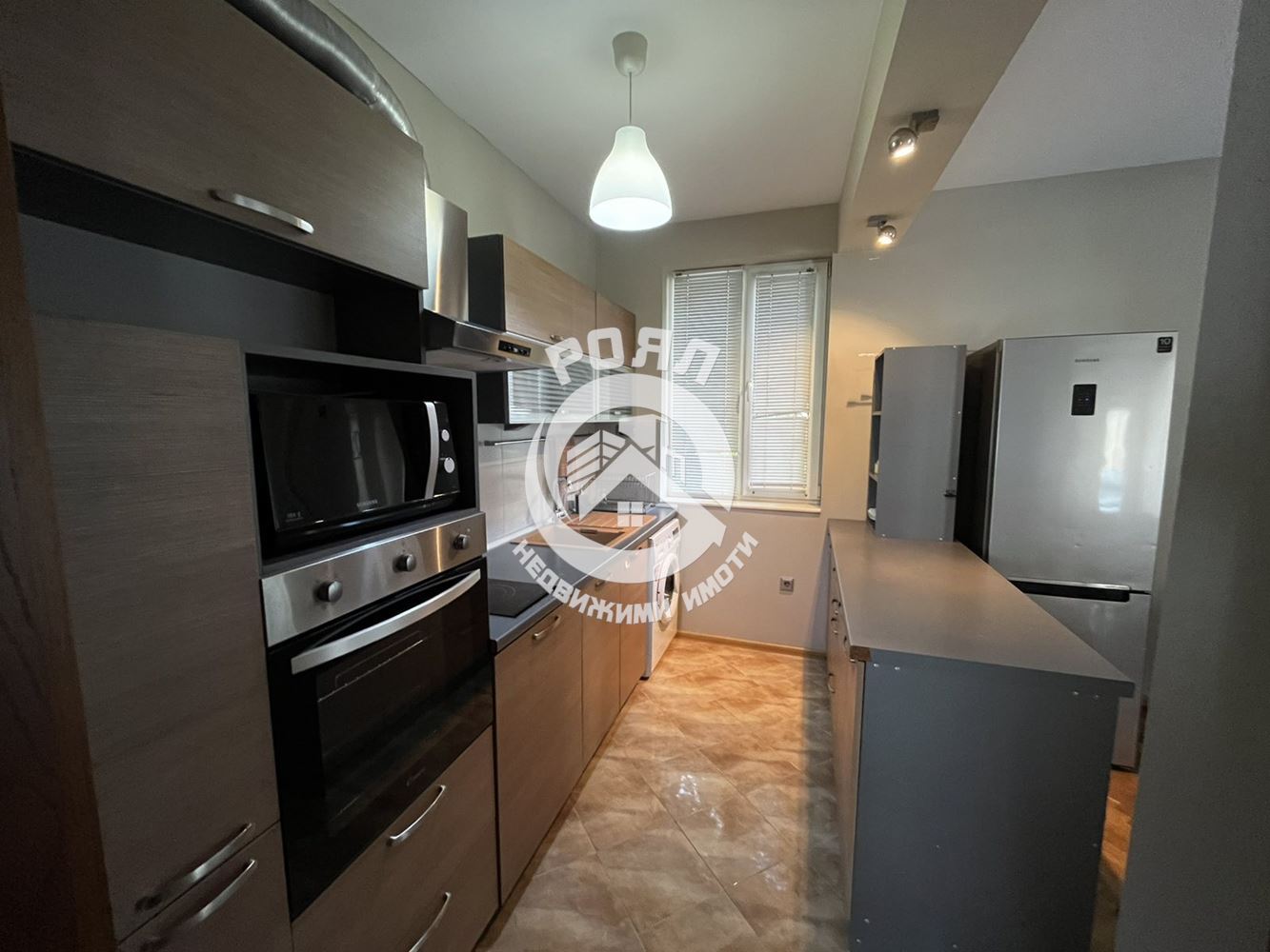 Роял имоти отдава под наем тристаен апартамент, Център, Пловдив - 0