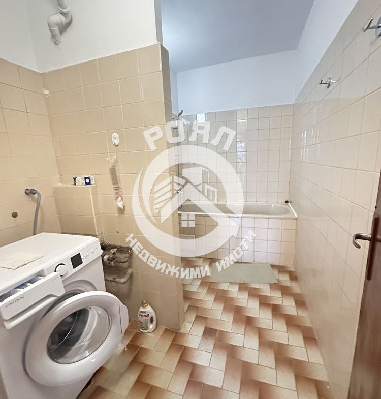 Роял имоти продава тристаен апартамент, Център, Пловдив - 0