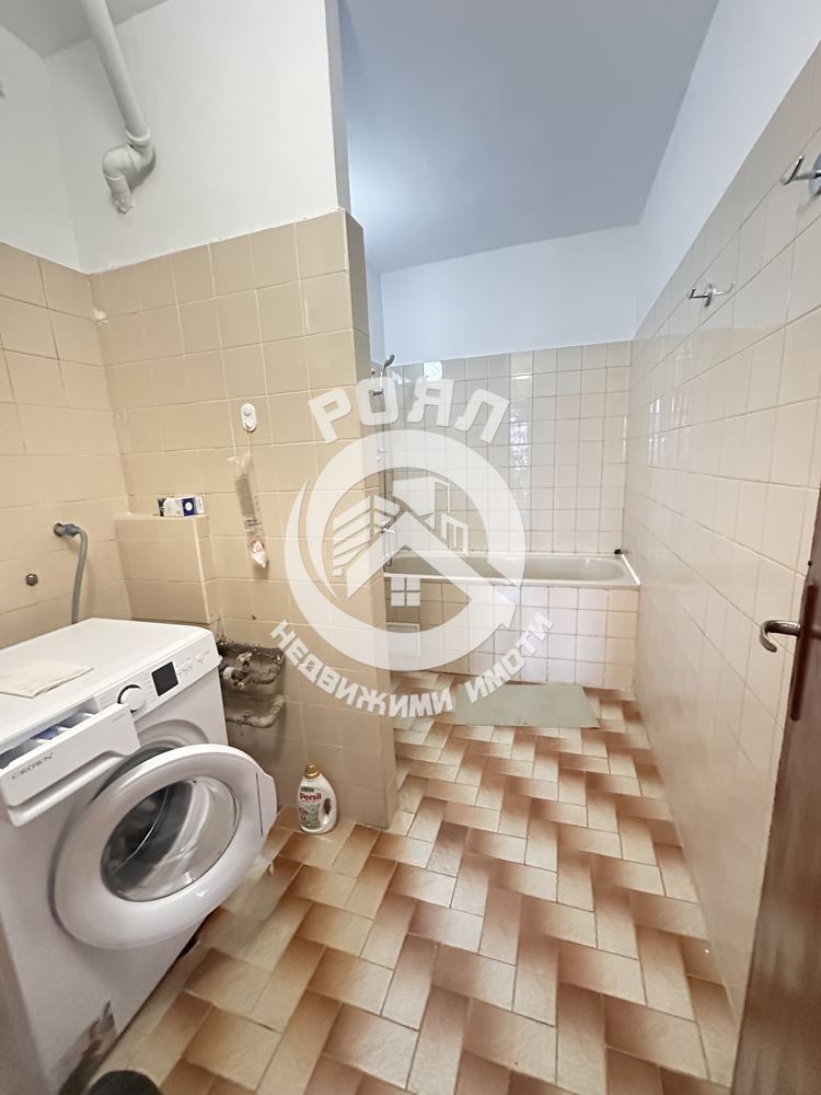 Роял имоти продава тристаен апартамент, Център, Пловдив - 0