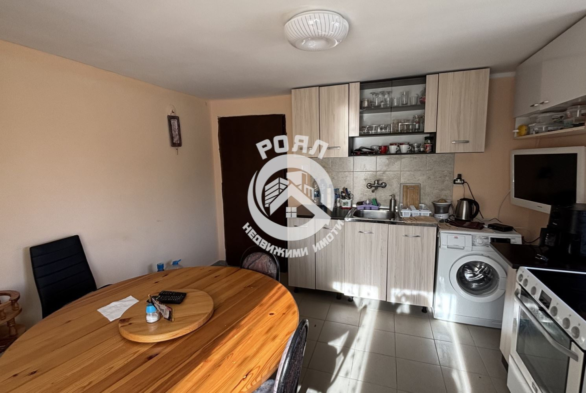 Роял имоти продава двуетажна къща в с.Гълъбово, област Пловдив - 0