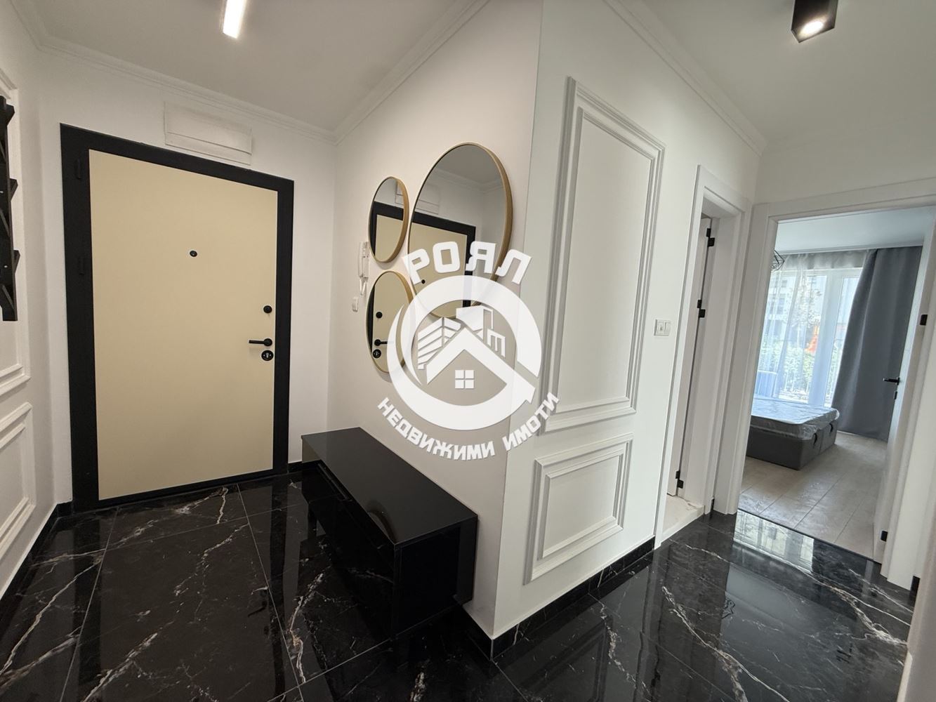 Роял Имоти продава нов, луксозно обзаведен, двустаен апартамент с гараж, Остромила, Пловдив - 0