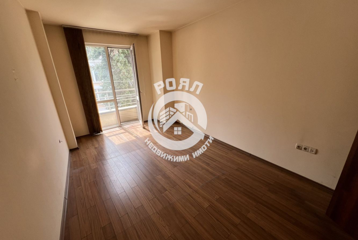 Роял имоти продава многостаен апартамент, Център, Пловдив - 0