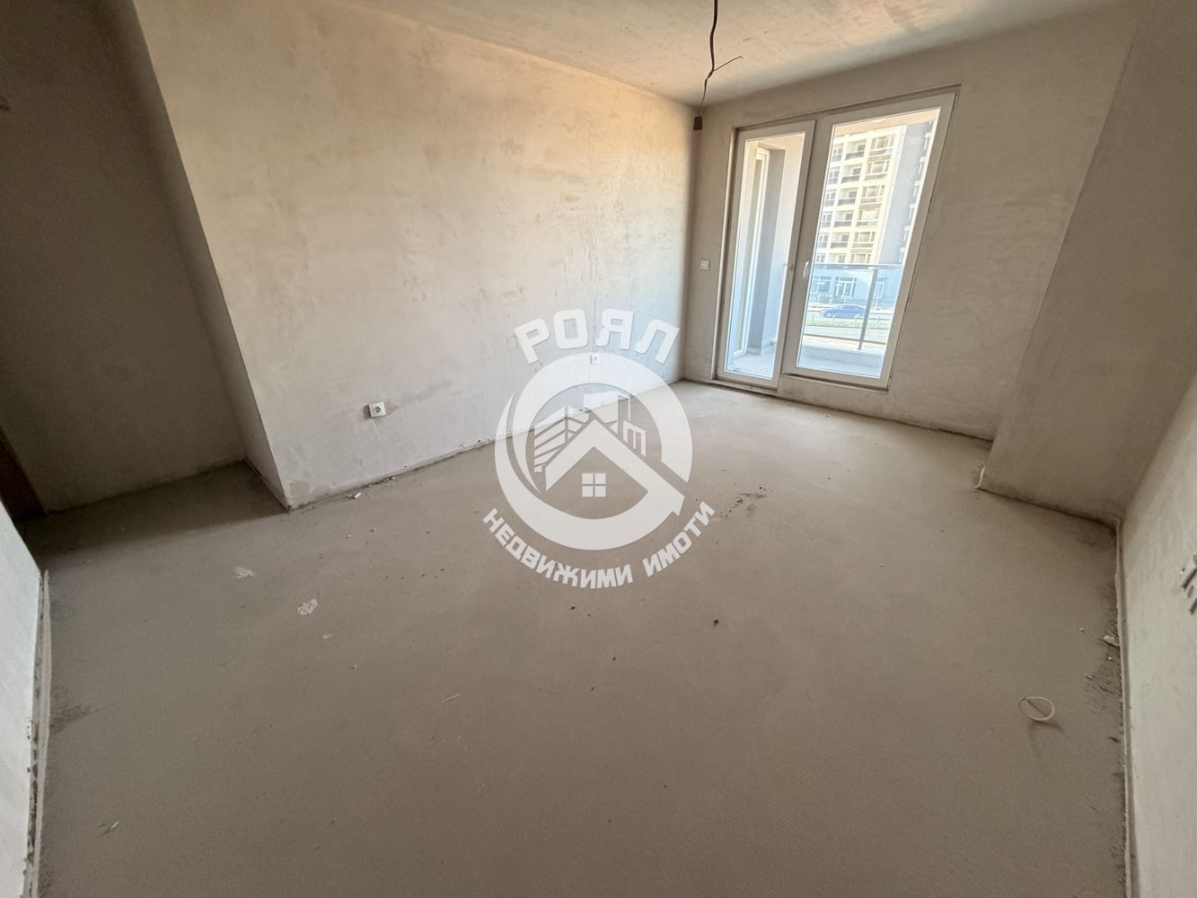 Роял имоти продава Ексклузивно тристаен апартамент, с акт 16, кв.Гагарин, Пловдив - 0