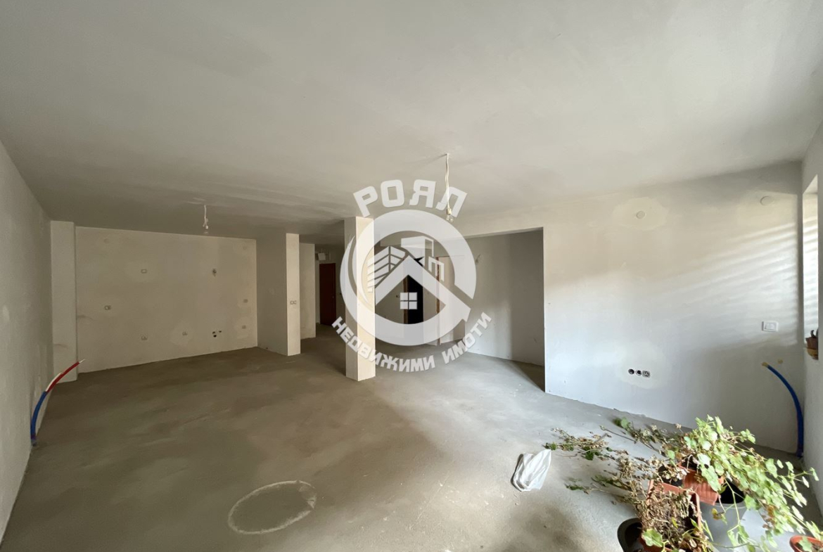 Роял имоти продава ЕКСКЛУЗИВНО тристаен апартамент, с Акт 16, Кършияка, до Новотел Пловдив - 0