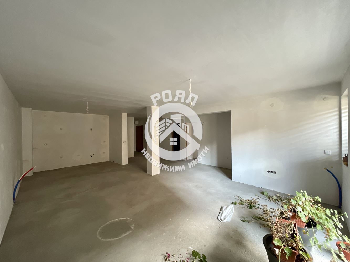 Роял имоти продава ЕКСКЛУЗИВНО тристаен апартамент, с Акт 16, Кършияка, до Новотел Пловдив - 0