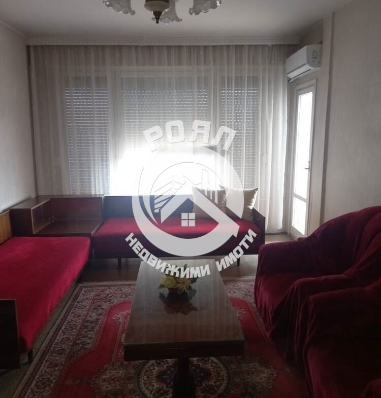 Роял Имоти продава двустаен апартамент с ТРИ отделни помещения в кв.Кючук Париж, Пловдив - 0