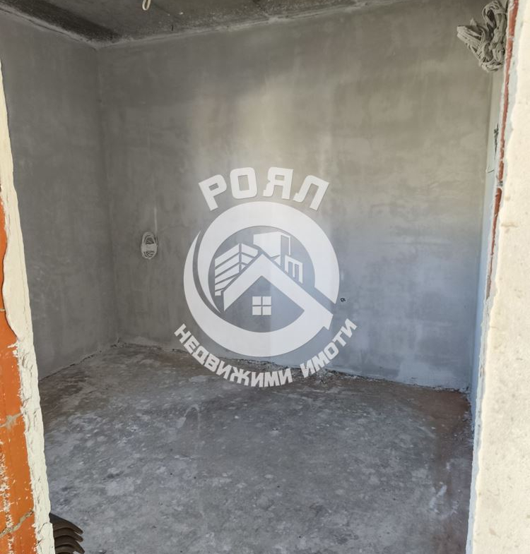 Роял Имоти продава къща в с.Строево, обл. Пловдив - 0