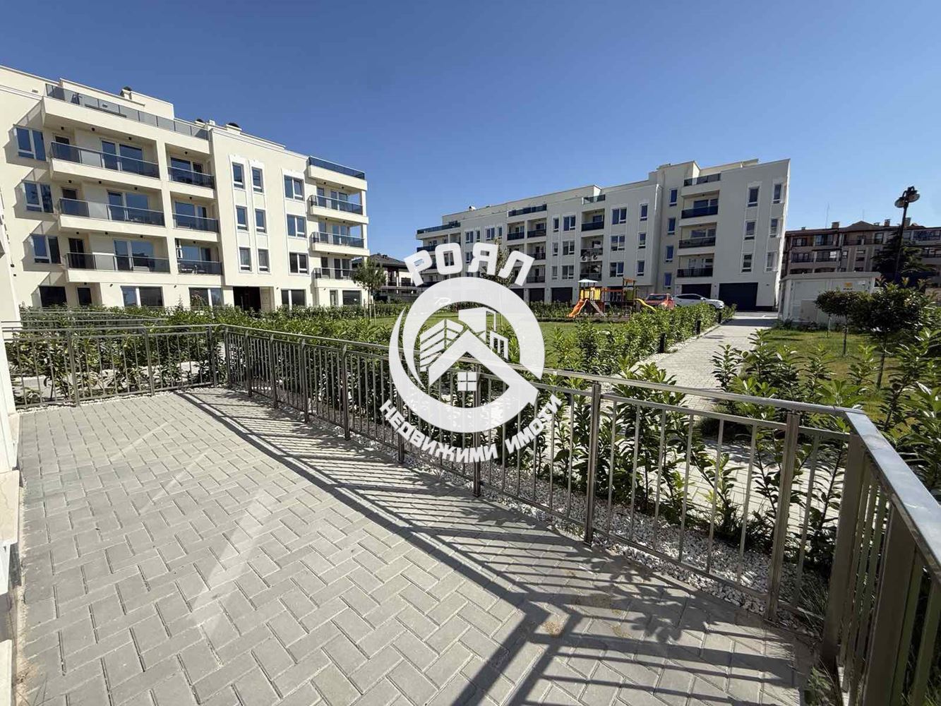 Роял Имоти продава нов, луксозно обзаведен, двустаен апартамент с гараж, Остромила, Пловдив - 0