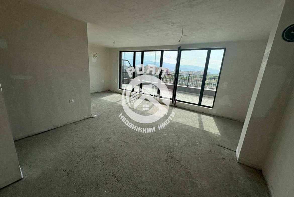 Роял имоти продава тристаен апартамент, Тракия, Пловдив - 0