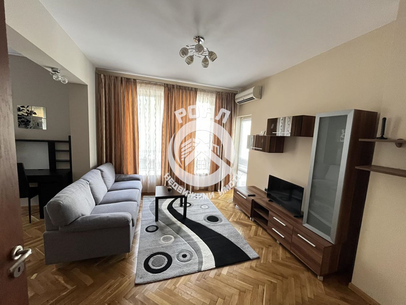 Роял имоти отдава под наем тристаен апартамент, Център, Пловдив - 0