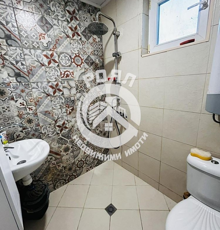 Роял Имоти продава едноетажна къща с двор в гр.Съединение - 0