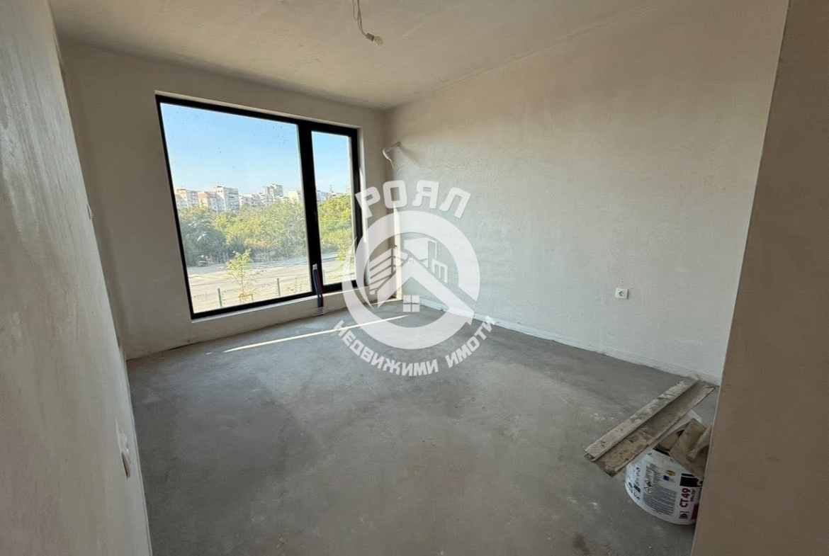 Роял имоти продава двустаен апартамент, с акт 16, комплекс от затворен тип, Тракия, Пловдив - 0