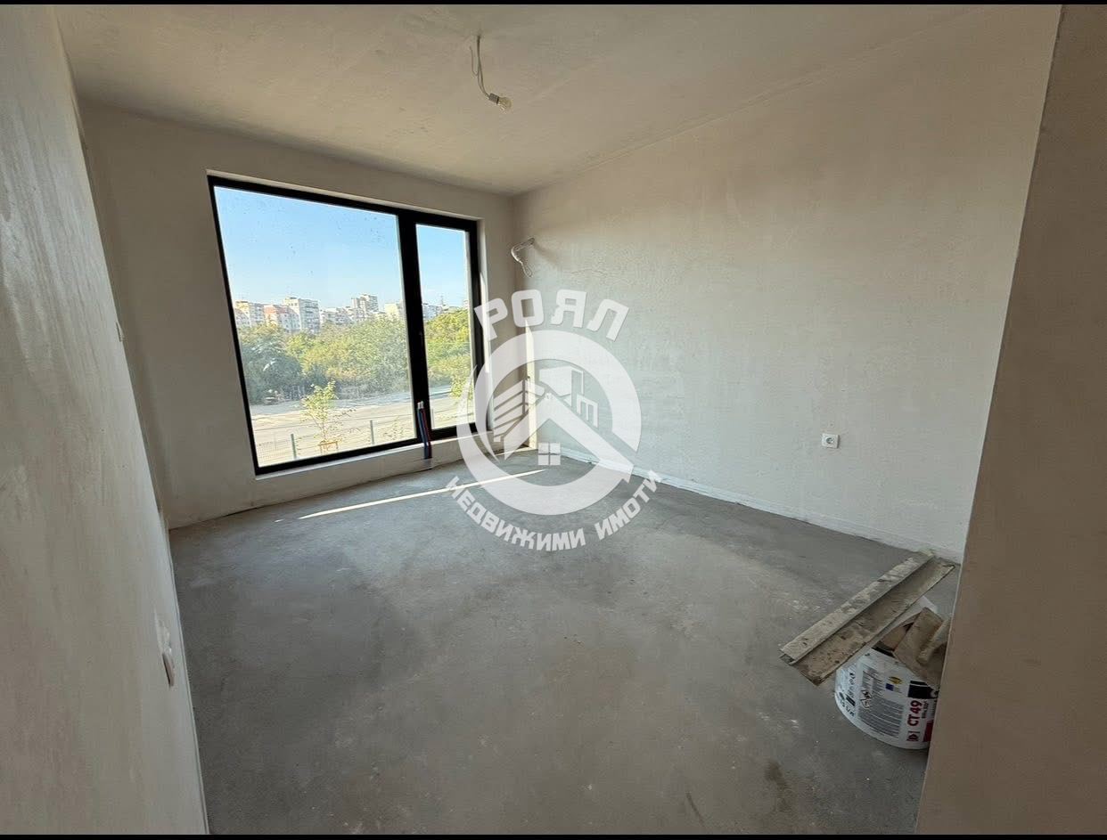 Роял имоти продава двустаен апартамент, с акт 16, комплекс от затворен тип, Тракия, Пловдив - 0