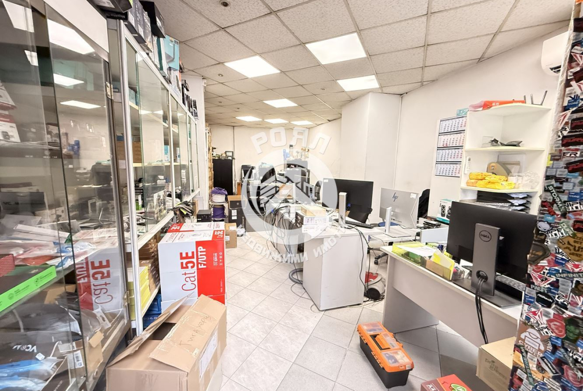 Роял имоти продава магазин на главната гр.Пловдив, Център - 0