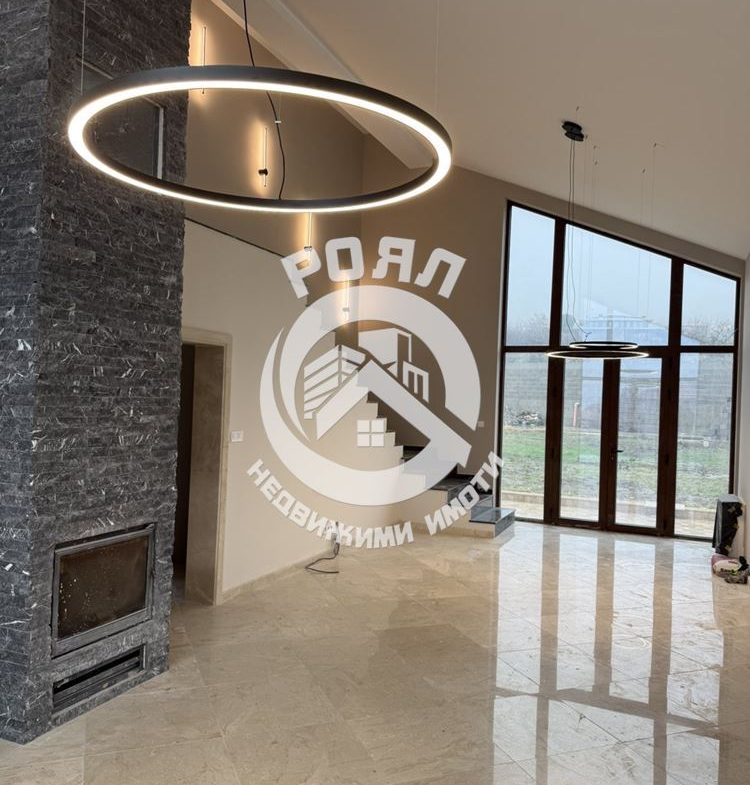 Роял имоти продава къща с панорамна гледка, с.Брестник, Пловдив - 0