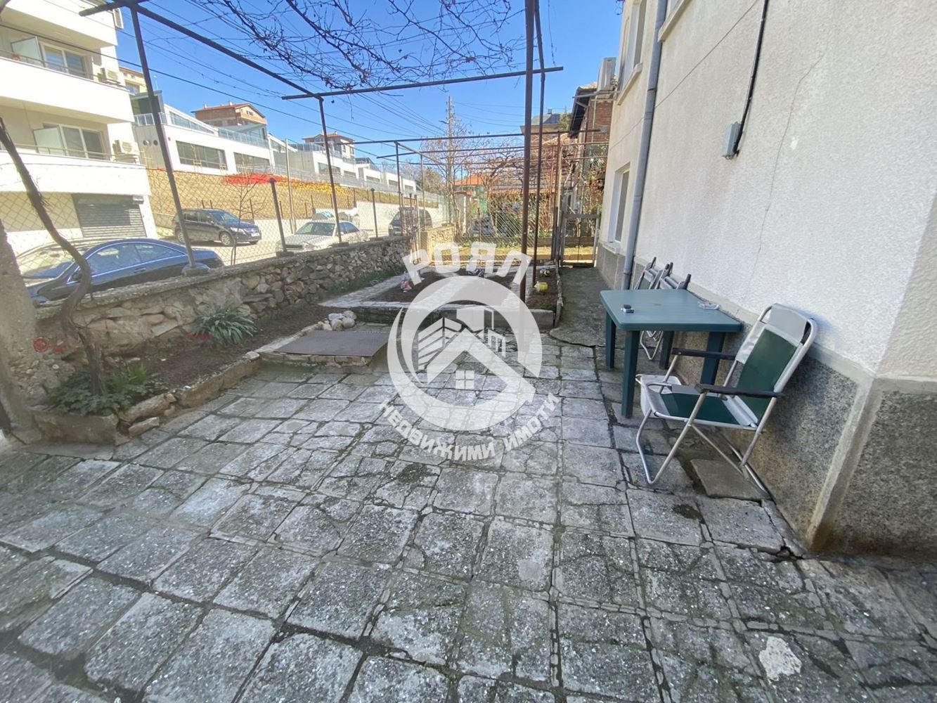 Роял имоти продава два етажа от къща,гр Асеновград,кв.Изток - 0