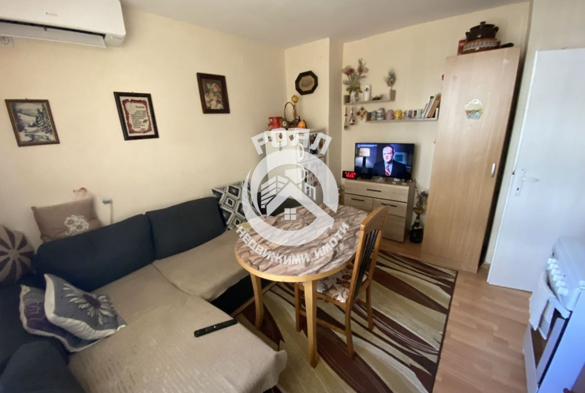 Роял имоти продава два етажа от къща,гр Асеновград,кв.Изток - 0