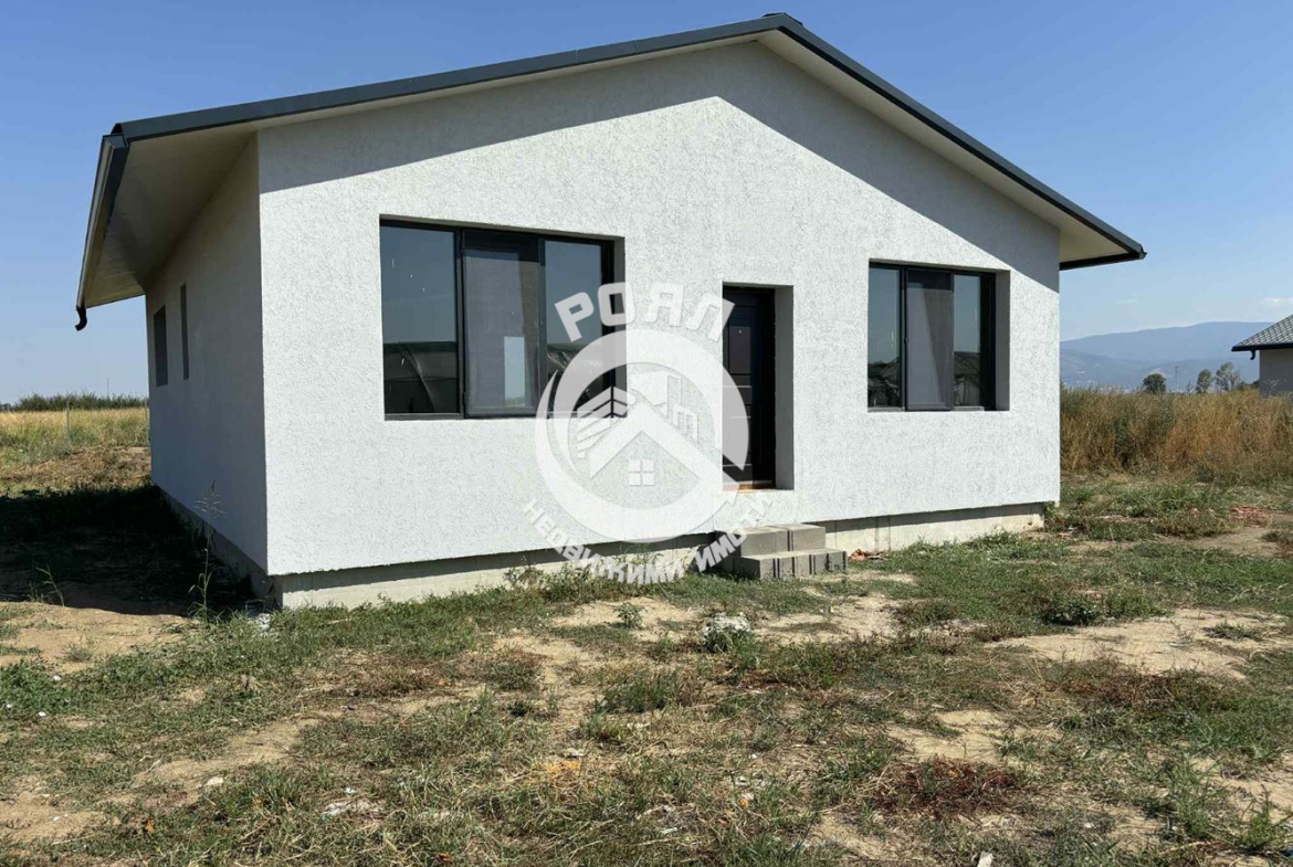 Роял Имоти предлага за продажба едноетажна къща в с. Оризари, област Пловдив - 0