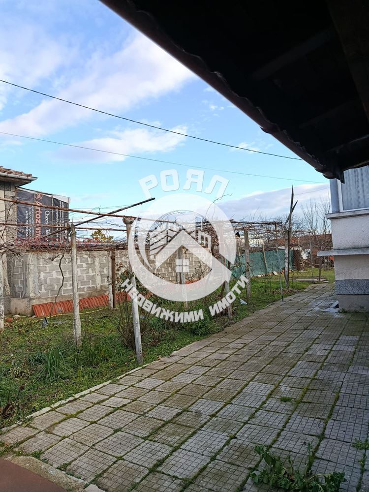 Роял имоти продава двуетажна къща с двор в с.Ясно Поле, Пловдив - 0