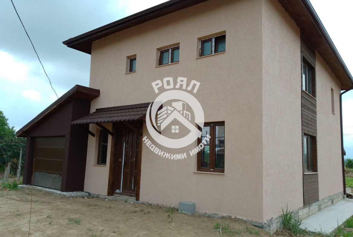 Роял Имоти продава двуетажна къща в гр.Стамболийски - 0