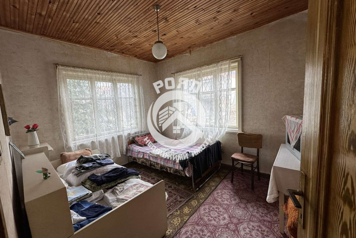 Роял Имоти продава двуетажна къща в село Брестовица - 0