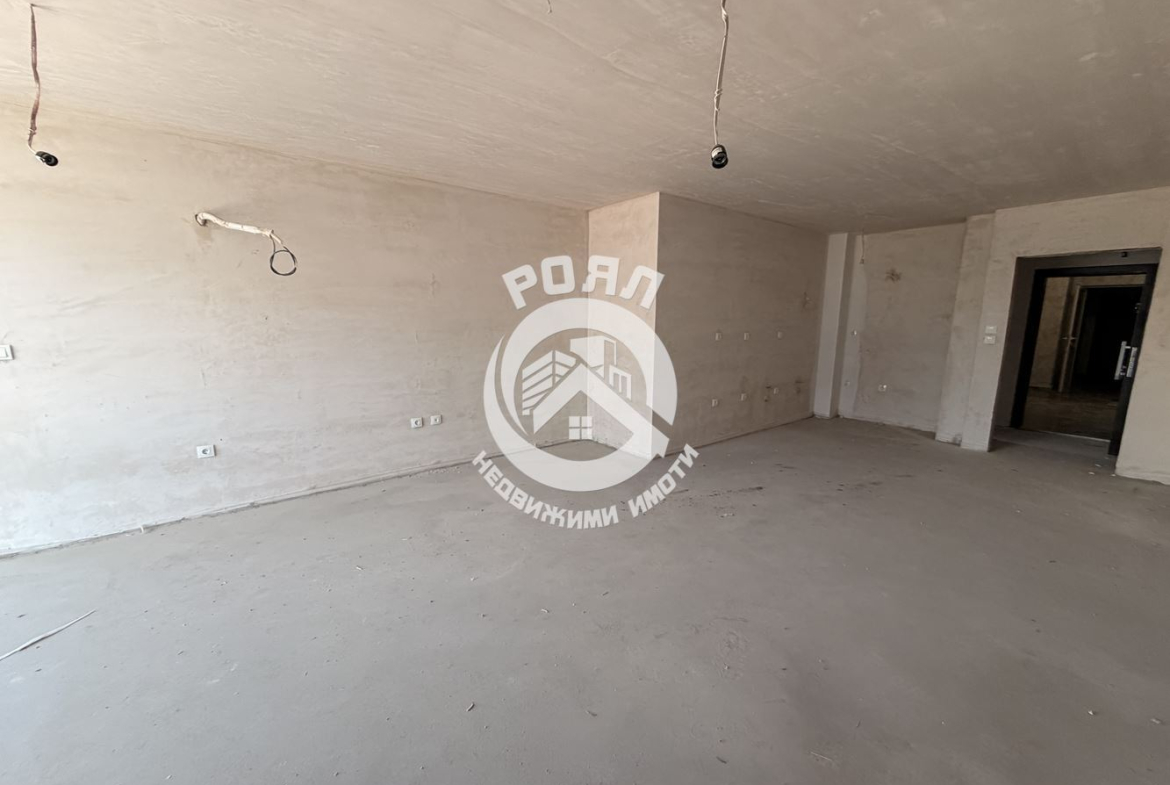 Роял имоти продава Ексклузивно тристаен апартамент, с акт 16, кв.Гагарин, Пловдив - 0