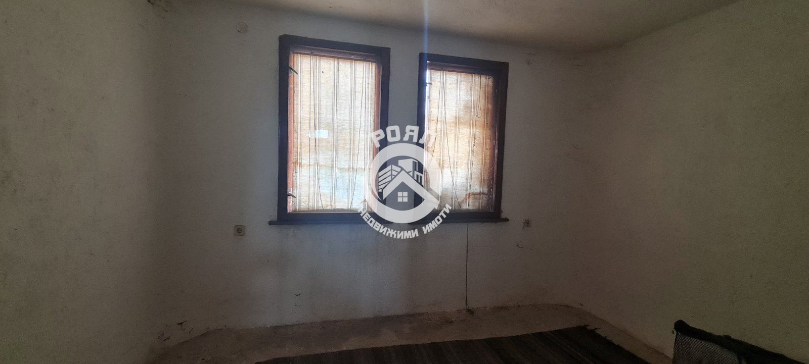 Роял имоти продава етаж от къща в с. Моминско - 0