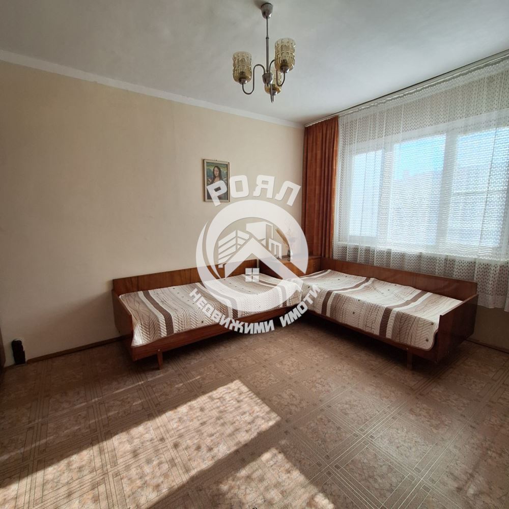 Роял имоти продава двустаен апартамент, три отделни стаи, Кючук Париж, Пловдив - 0